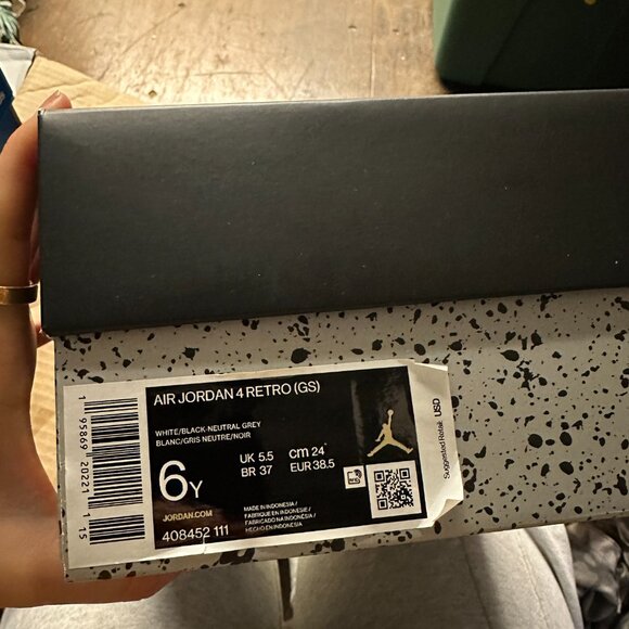 👟 Air Jordan 4 Retro "White Cement" (GS) - Picture 9 of 10